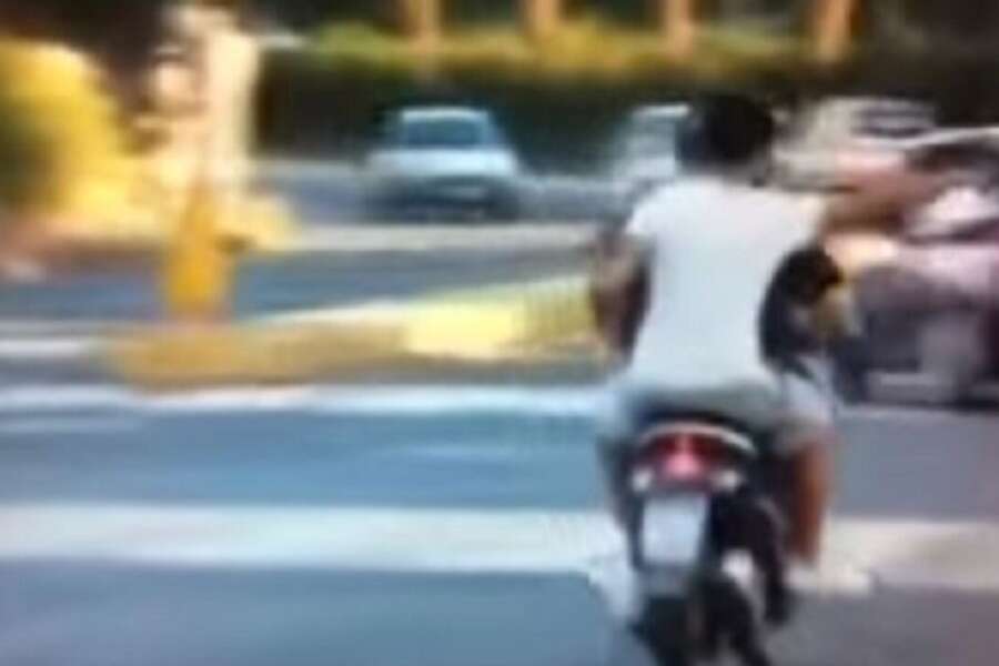 Punta mitragliatrice contro carabinieri: spari e ‘miracolo’ a Napoli, fermati due ragazzini