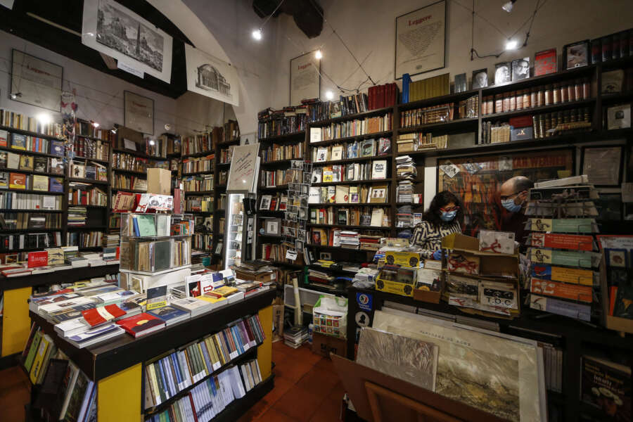 Bonus cultura ai 18enni, marcia indietro del governo sull’abolizione: Mollicone corregge il tiro dopo l’ondata di polemiche