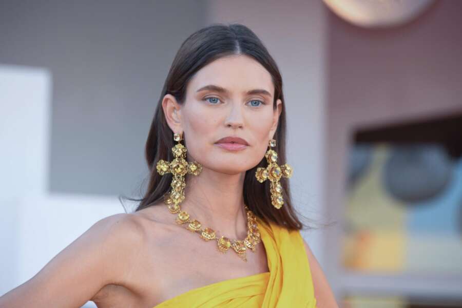 Cos’è la mastectomia preventiva, l’operazione al seno annunciata da Bianca Balti: “Ho detto a mia figlia che mi opero perché amo la vita”