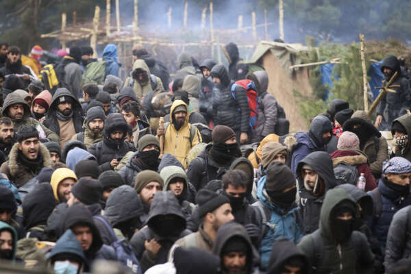 Sui migranti il governo dice balle, insorgono i vescovi Sui migranti il governo dice balle, insorgono i vescovi