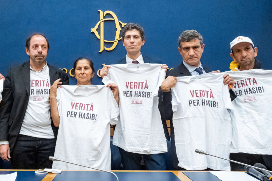 “Hasib si lanciò e morì per sfuggire alle torture”, arrestato un agente