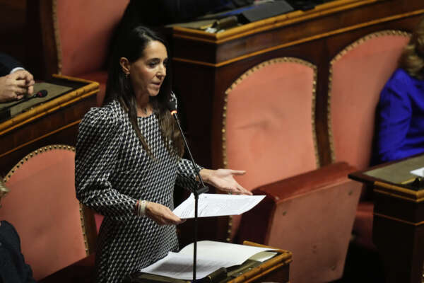 Governo in bilico, Ronzulli fa tremare Meloni: “Non voto il decreto no vax” Governo in bilico, Ronzulli fa tremare Meloni: “Non voto il decreto no vax”