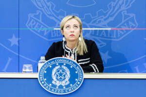 Il Natale caldo di Giorgia Meloni: tra piazze, sindacati e sanità la luna di miele è già finita