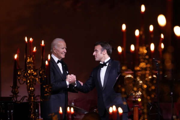 Perché la guerra in Ucraina può finire a Parigi: la data, i precedenti e la vittoria di Putin, Zelensky e Occidente