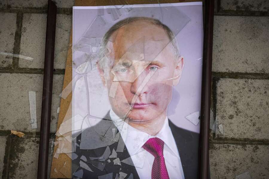 La Russia dai due volti di Putin: ancora forte la fiducia nello Zar, ma 3 giovani su 4 sono stanchi della guerra