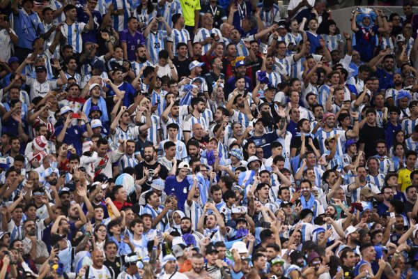 Foto LaPresse – Fabio Ferrari 3 Dicembre 2022 Doha, Qatar – Sport – Calcio – Qatar 2022 – Coppa del Mondo Fifa – Argentina v Australia – Ottavi di finale – Ahmad Bin Ali Stadium. Nella foto: tifosi allo stadio
December 3, 2022 Doha, Qatar  – sport – Soccer – Qatar 2022 – Fifa World Cup – Round of 16 – Argentina v Australia – Ahmad Bin Ali Stadium. In the pic: supporters