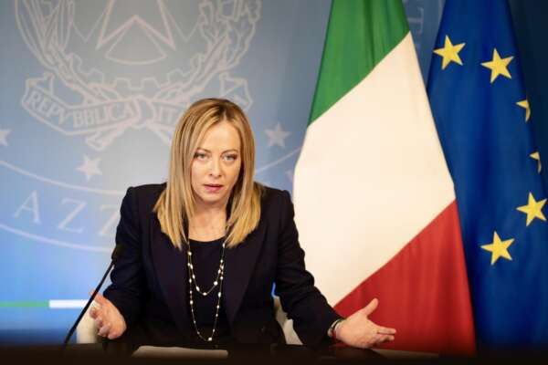 Manovra Meloni bocciata da Bankitalia, cosa c’è dietro le critiche di Palazzo Koch ai provvedimenti più “identitari” del governo Manovra Meloni bocciata da Bankitalia, cosa c’è dietro le critiche di Palazzo Koch ai provvedimenti più “identitari” del governo