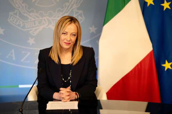 Meno tasse sulle rendite, il Governo premia chi non lavora dopo l’abolizione del reddito di cittadinanza Meno tasse sulle rendite, il Governo premia chi non lavora dopo l’abolizione del reddito di cittadinanza