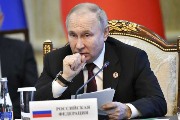 Putin ha avuto un arresto cardiaco. Fonti russe: “Agli incontri manda un sosia, potrebbe morire a breve”