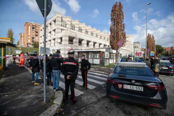Strage di Fidene, Campiti in silenzio davanti al gip sui punti chiave della sparatoria: “Situazione è gravissima”