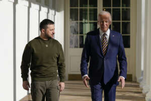 President Joe Biden and Ukrainian President Volodymyr Zelenskyy walk along the Colonnade of the White House, Wednesday, Dec. 21, 2022, in Washington. (AP Photo/Patrick Semansky) 

Associated Press/LaPresse

EDITORIAL USE ONLY/ONLY ITALY AND SPAIN