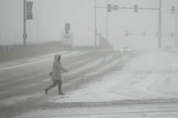 Bomb Cyclone travolge l’America, 18 vittime e blackout per la tempesta di neve: “È Natale più freddo da 80 anni”