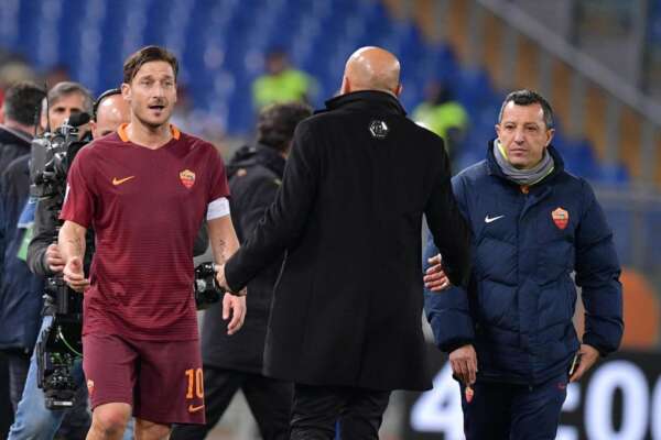 Foto Alfredo Falcone – LaPresse
01/02/2017 Roma ( Italia)
Sport Calcio
Roma – Cesena
Tim Cup 2016 2017 – Stadio Olimpico di Roma
Nella foto:totti e spalletti

Photo Alfredo Falcone – LaPresse
01/02/2017 Roma (Italy)
Sport Soccer
Roma – Cesena
Italian Football Tim Cup 2016 2017 – Olimpico Stadium of Roma
In the pic:totti and spalletti