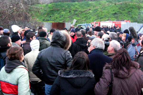Rubbish emergency, Discarica di Pianura, presidio, emergenza rifiuti, Contrada Pisani, Pianura, Napoli 03/01/2008 *** Local Caption *** 00420503