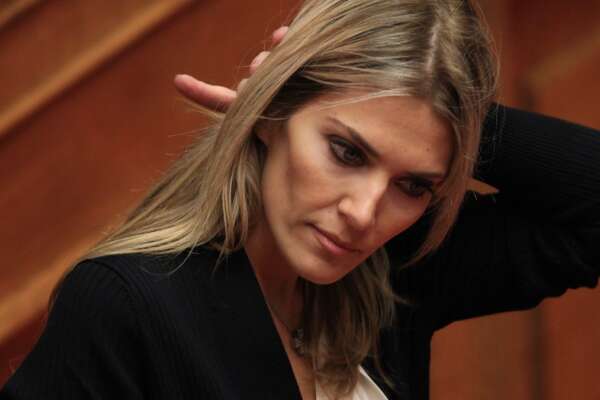 Eva Kaili e la bolla Qatargate: “Eurodeputati spiati da servizi segreti e minacciati da pm: Panzeri ha fatto nome di un protetto”