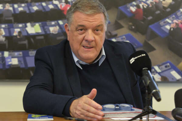 “Premesso che siamo garantisti”, la nuova moda per linciare gli altri