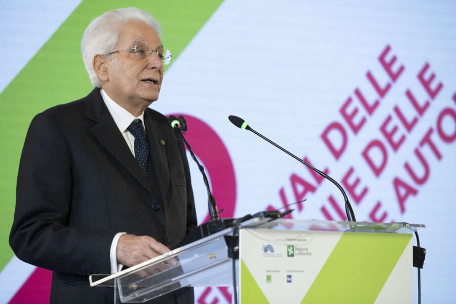 Mattarella boccia l’autonomia padana e chiede alla Meloni il rispetto del Pnrr
