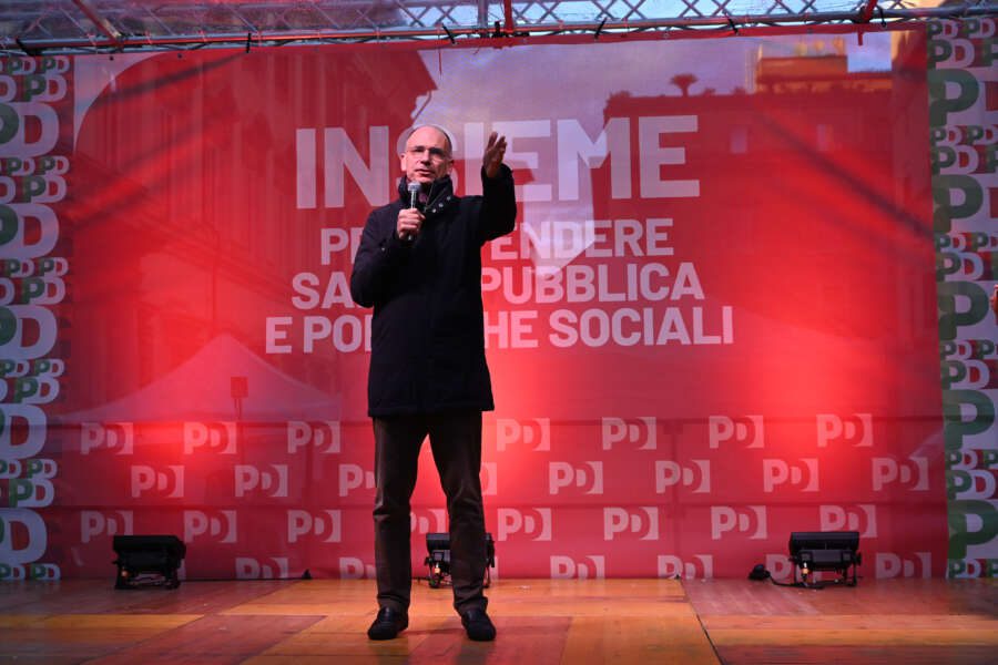 In Europa il Pd sta con i socialisti, in Italia ha un’altra carta di identità