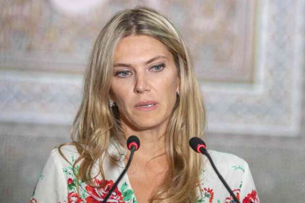 Eva Kaili dopo il Qatargate: “Senz’acqua, luce accesa e senza possibilità di lavarsi durante il ciclo mestruale. Metodi disumani”. La procura belga non commenta