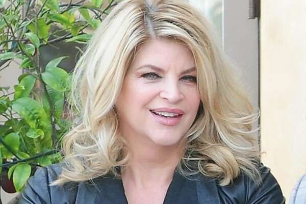 Morta Kirstie Alley, l’attrice di “Senti chi parla” e vincitrice di due Emmy: aveva scoperto da poco un tumore