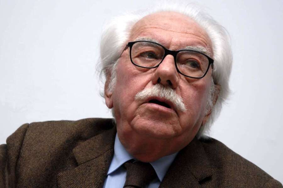 È morto Alberto Asor Rosa, aveva 89 anni: una vita tra politica e letteratura
