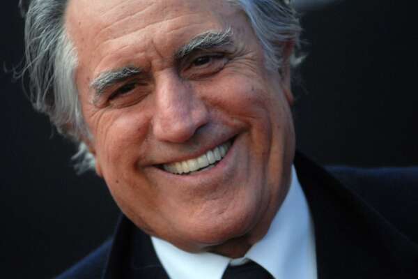 È morto Lando Buzzanca, l’attore aveva 87 anni: il “Merlo maschio” della commedia all’italiana