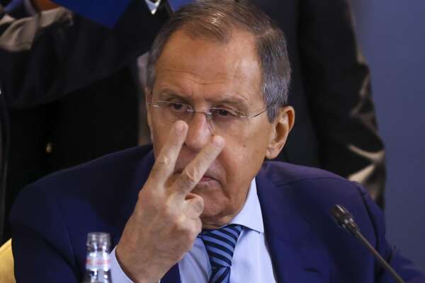 Lavrov esalta Berlusconi: “Leader ragionevole, non dipinge tutto in bianco o nero”