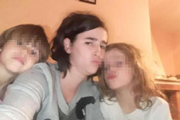 Uccisa in casa a coltellate alla vigilia di Natale, Maria morta a 29 anni: fermato il marito trovato con l’arma in mano Uccisa in casa a coltellate alla vigilia di Natale, Maria morta a 29 anni: fermato il marito trovato con l’arma in mano