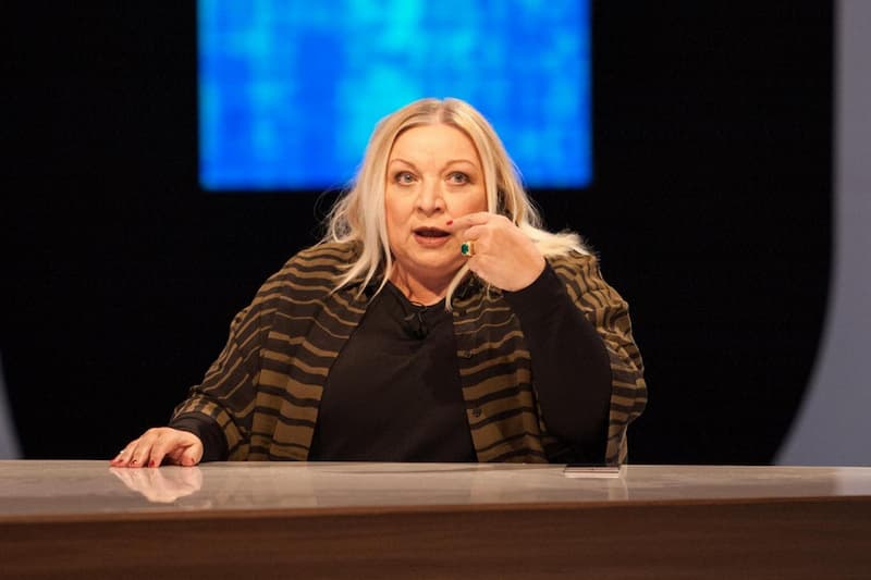 La giornalista Maria Giovanna Maglie ricoverata: “Qui da due mesi, fatemi gli auguri”