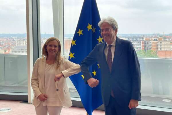 L’Europa boccia la manovra Meloni, governo KO su Pos, pensioni e contante: “Mancano progressi sulle riforme strutturali”