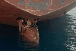 Migranti aggrappati a un timone per 11 giorni, cosa vuol dire la speranza