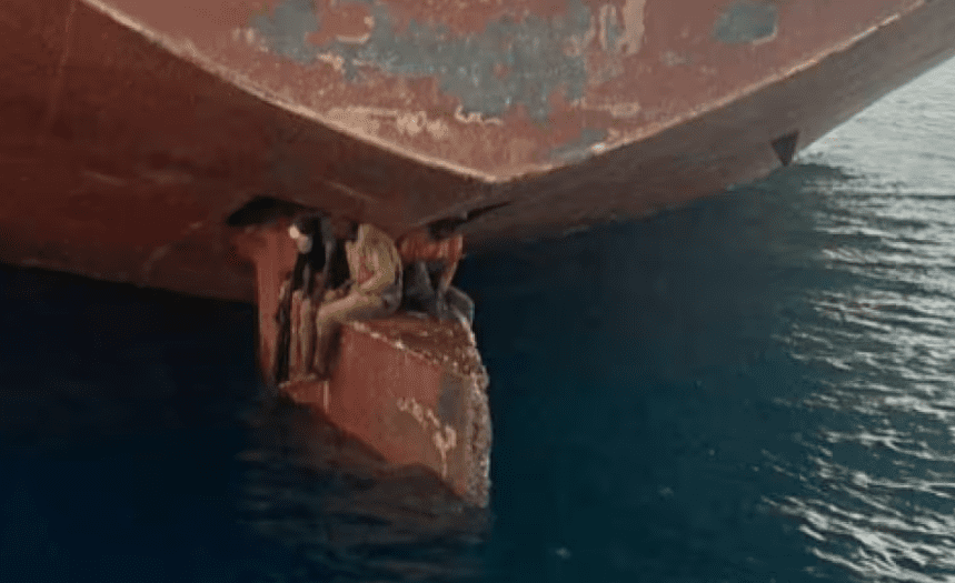 Migranti aggrappati a un timone per 11 giorni, cosa vuol dire la speranza