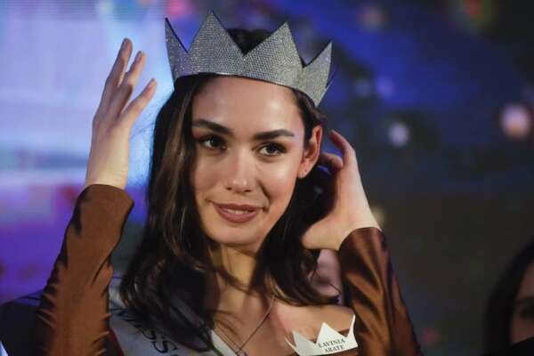 Chi è la nuova miss Italia Lavinia Abate: la 18enne, romana, all’ultimo anno di liceo che sogna diventare cantautrice
