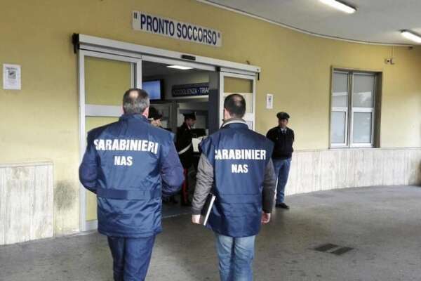 Infermieri e medici irregolari, operazioni dei Nas in tutta Italia: “165 tra ospedali ed Rsa”