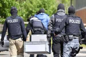 Il piano per un golpe in Germania e il ritorno del Reich, 25 arresti tra gli estremisti di destra: fermati “principe” ed ex deputata