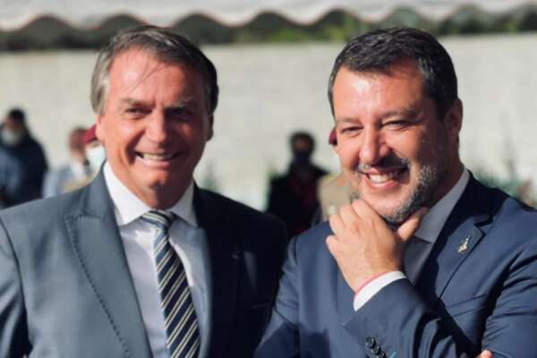 Salvini in silenzio sull’assalto in Brasile dei supporter di Bolsonaro: e Meloni condanna le violenze senza citare l’ex presidente