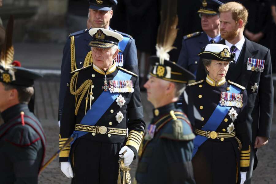 L’attacco di Harry alla famiglia reale e alla Royal Rota: “Rivoglio mio padre e mio fratello. Io ruota di scorta, dipinto come cattivo”