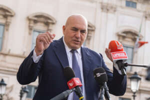 Mille poltrone da assegnare, parte la grande abbuffata di Fratelli d’Italia: perciò volevano cacciare Draghi