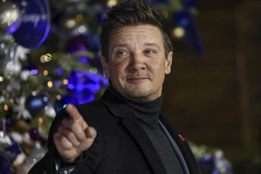 Jeremy Renner è grave, l’attore di “Hawkeye” ferito dopo un incidente sulla neve: “In condizioni critiche”