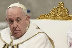 Papa Francesco: “Gay? Dio non rinnega nessuno dei suoi figli, non è giudizio ed emarginazione”
