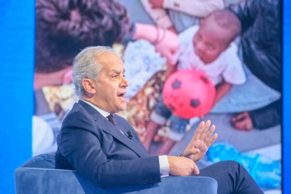 Foto Mauro Scrobogna/LaPresse 
10-01-2023 Roma (Italia) Politica – La7, trasmissione L’aria che tira  – Nella foto: il Ministro dell’Interno Matteo Piantedosi ospite della trasmissione condotta da Myrta Merlino 

10-01-2023 Rome (Italy) Politics – La7, broadcast L’aria che tira – In the photo: the Minister of the Interior Matteo Piantedosi, guest of the broadcast hosted by Myrta Merlino