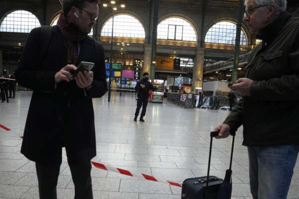Attacco alla Gare du Nord di Parigi, sei persone ferite con un punteruolo: aggressore ‘neutralizzato’ dalla polizia