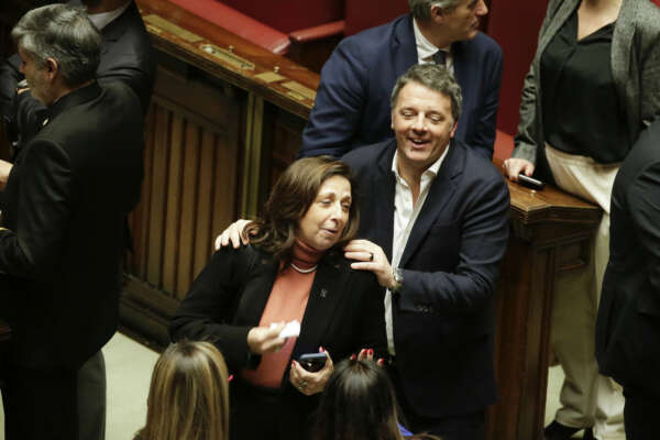 Foto Cecilia Fabiano/LaPresse 17–01-2023 Roma, Italia – Politica – Convocazione del Parlamento in seduta comune per l’elezione di 10 componenti del Csm  – Nella Foto : Matteo Renzi , Isabella Rauti 
January  17, 2023 Rome, Italy -Politics -A Convocation of Parliament in joint session for the election of 10 members of the CSM –  In the photo: Matteo Renzi , Isabella Rauti