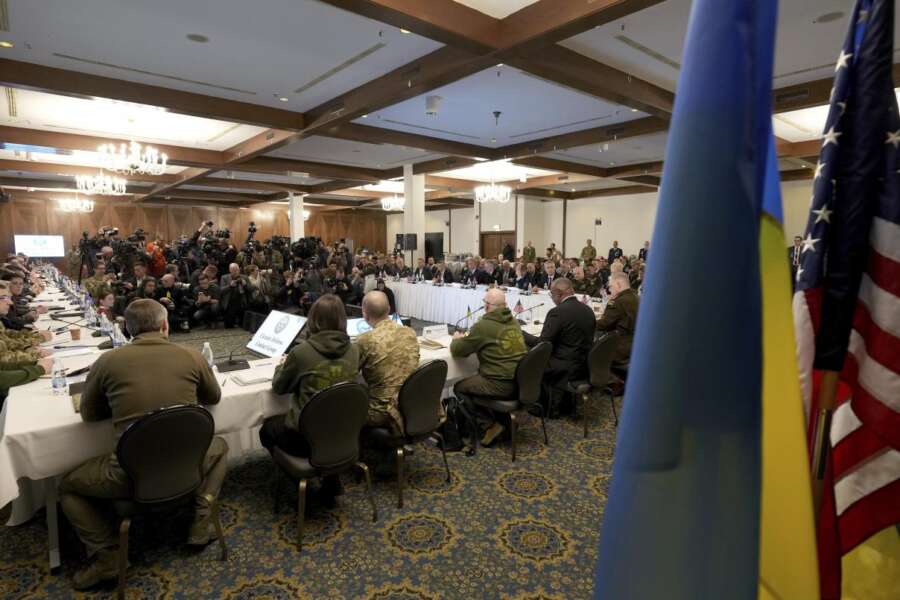 Perché la Germania dice ‘no’ ai carri armati Leopard a Kiev: il rischio di un allargamento della guerra