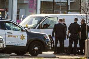 Altra sparatoria in California, 7 morti dopo la strage di Monterey Park: Biden vuole bandire le armi d’assalto