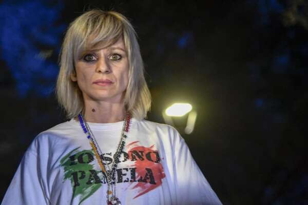 Pamela Mastropietro, la madre in aula con le foto del corpo smembrato della figlia sulla maglietta