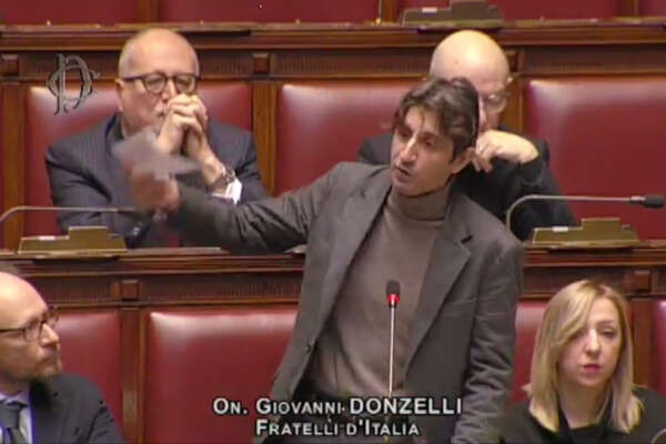 Perché è esploso il caso dopo le dichiarazioni di Donzelli su Cospito, le carte riservate e il rischio dimissioni dal Copasir