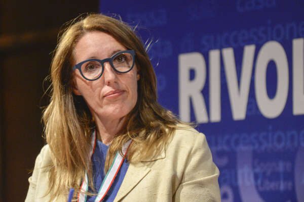 Elena Donazzan, l’assessore veneto che celebra gli alpini riscrivendo la storia: “Purtroppo i russi dilagarono accerchiandoli”