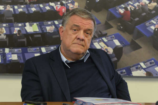 Qatargate, liberato Panzeri dopo le confessioni. Kaili sotto tortura: zero prove e carcere finché non parla