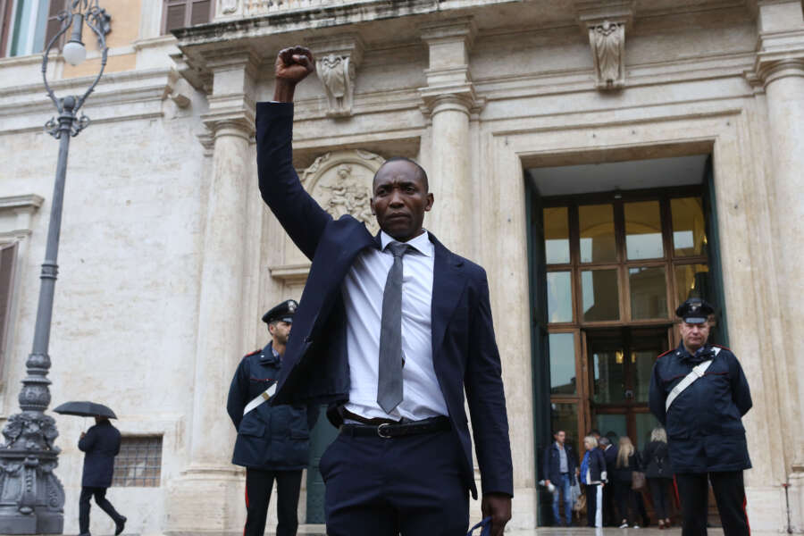 La verità di Aboubakar Soumahoro: “Bonelli e Fratoianni mi cercavano per i selfie, ora cambiano strada”